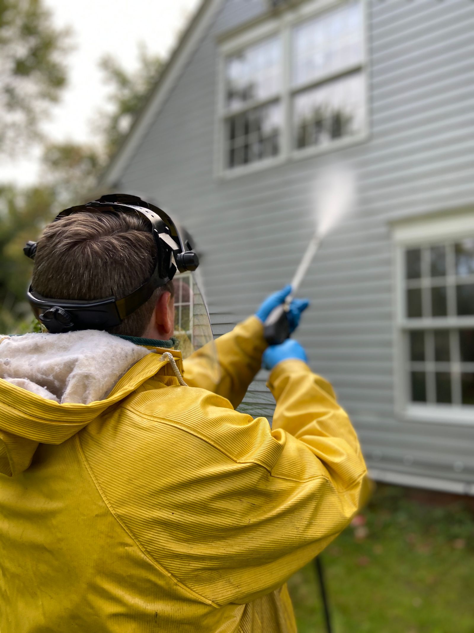 Pressure Cleaning of the Palm Beaches at work